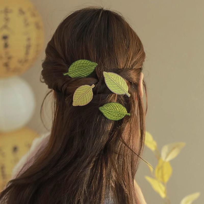 Feuilles brodées ! Épingle à cheveux fraîche ! Pince à frange exquise sur le front Pince à cheveux latérale en feuille de haute qualité Épingle à cheveux cassée_voghion.com