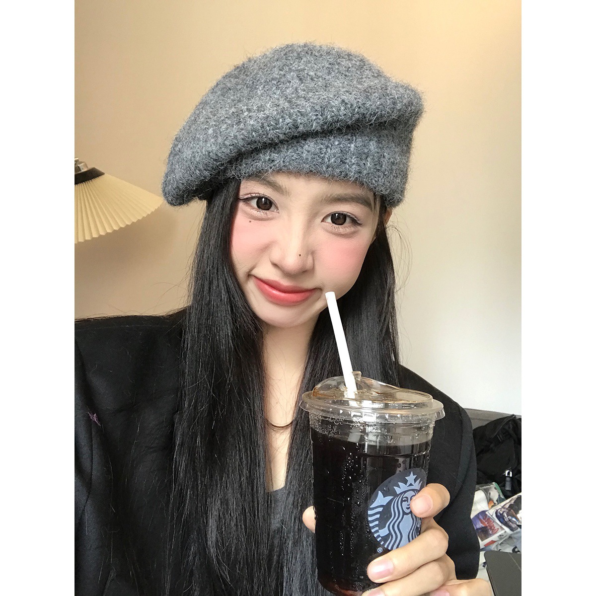 Autumn and winter large head circumference painter's hat to keep out the cold and keep warm woolen hat showing face small versatile knitted beret for women