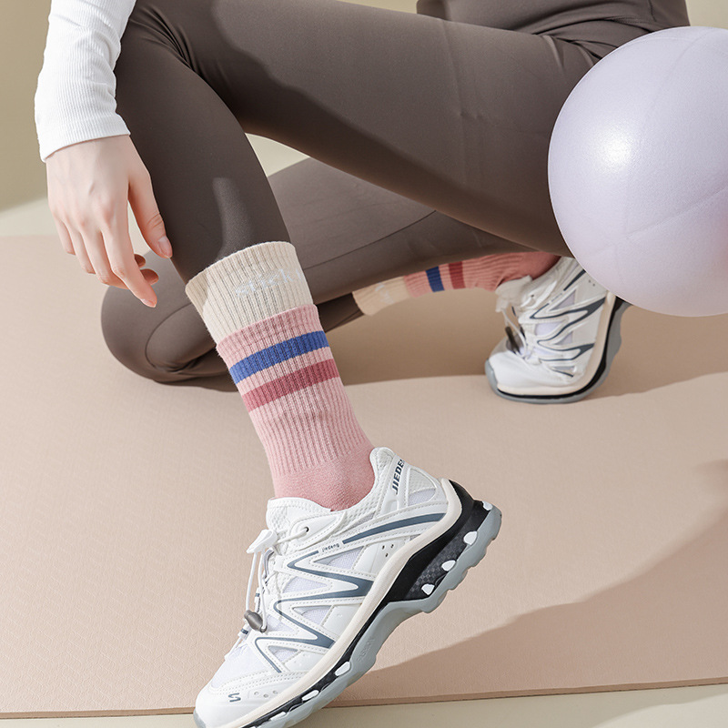 2023 new yoga socks women's mid-calf length socks pure cotton double rib Pilates sports non-slip socks with shark tights