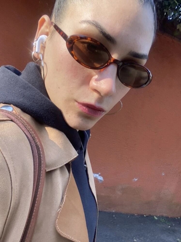 2023 New Vintage Small Frame Sunglasses Fashion Black Tea Oval Frame Cyber Celebrity Sunscreen Glasses Men's and Women's Sunglasses_voghion.com