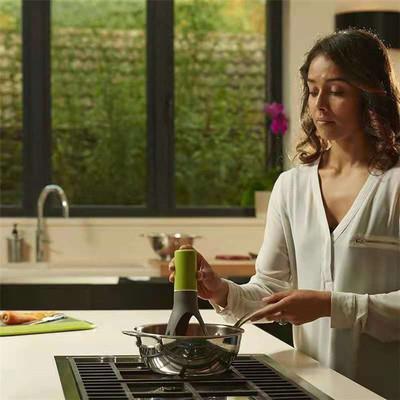 Stirr Automatic Stirrer kitchen tools Automatic triangle blender egg beater