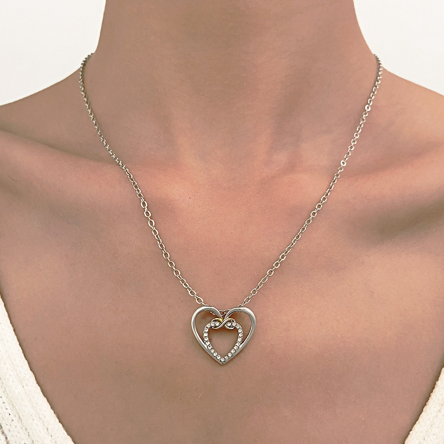 Cross-border new two-color love necklace female personality temperament creative Unlimited Love 8-word clavicle chain heart-shaped necklace batch