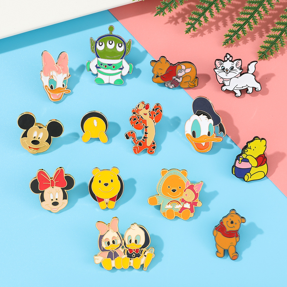 Disney Licensed Metal Badge Mickey Mouse and Donald Duck Winnie the Pooh Three-Eyed Character Brooch Wholesale