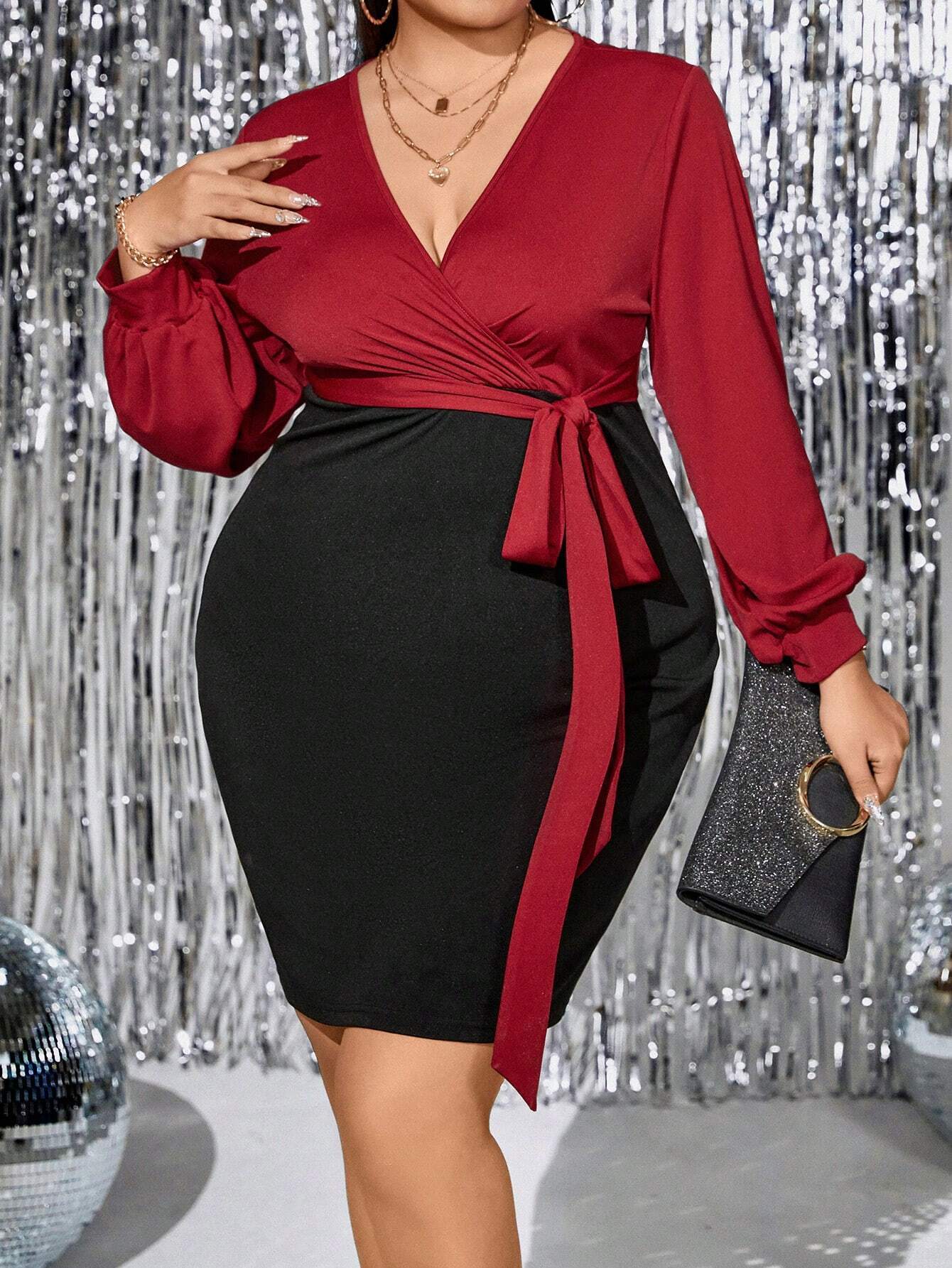 Cross-border European and American plus-size women's clothing 2024 autumn and winter stitching contrasting colors sexy V-neck slim-fit hip-covering long-sleeved dress