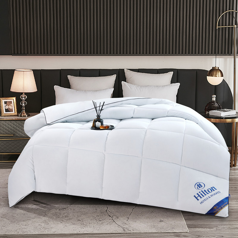 Factory direct Hilton feather velvet quilt with packaging jewelry gift quilt autumn and winter quilt will be sold wholesale quilt core