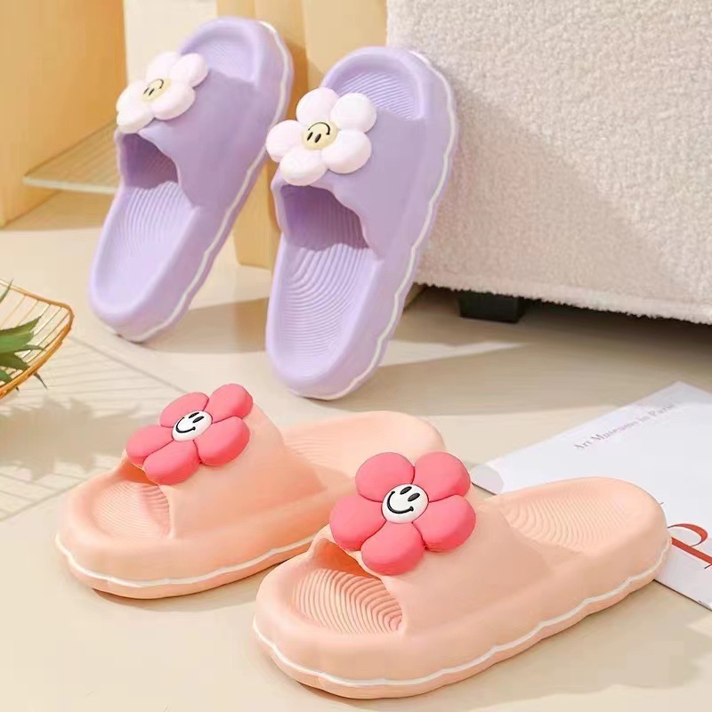 Step on the shit feeling slippers female summer flowers outside wear thick household cartoon stepping on the shit sense of anti-skid anti-deodorant bathroom Net red cool drag