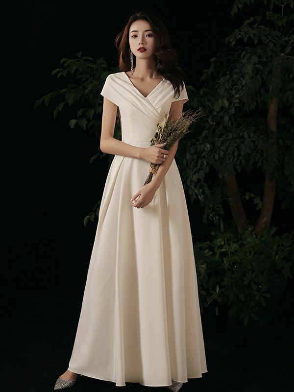 Evening dress white V-neck hosting banquet temperament certificate registration dress bride toast clothing travel photography light wedding dress