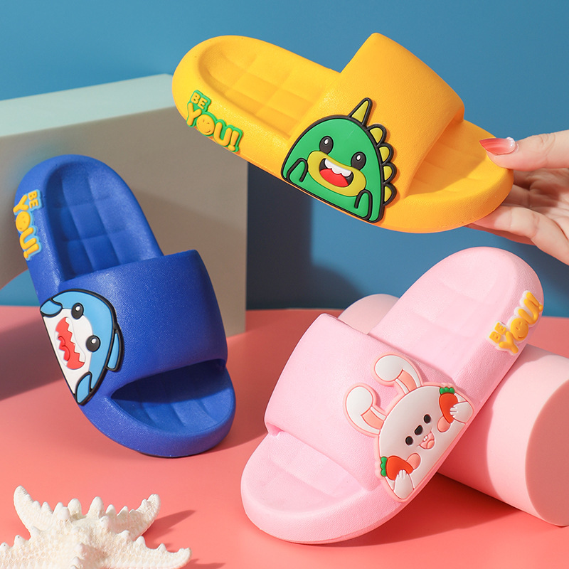 子供のスリッパの柔らかい底の滑り止めの赤ちゃんの男の子の女の子の軽やかでかわいいアニメの外で快適に糞を踏んで感じます。|undefined