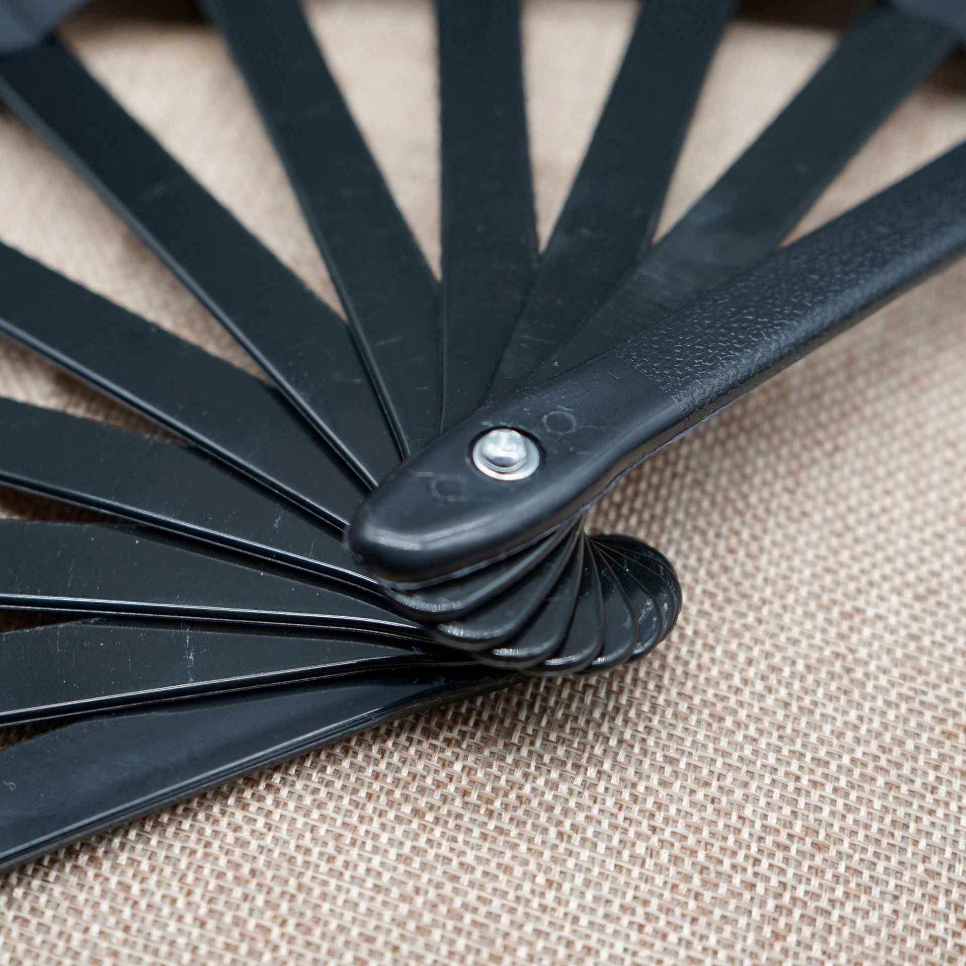 One foot 33cm black and white red ring fan pure black kung fu fan opening and closing smooth cross-border antique folding fan