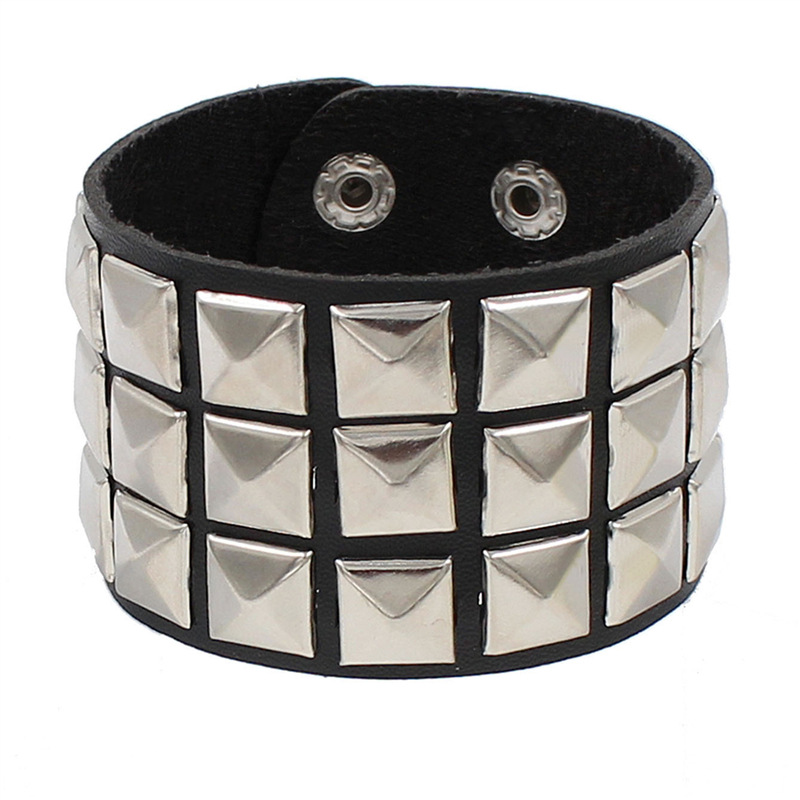 Factory direct European and American fashion punk Street nightclub square rivet bracelet ins couple leather bracelet bracelet