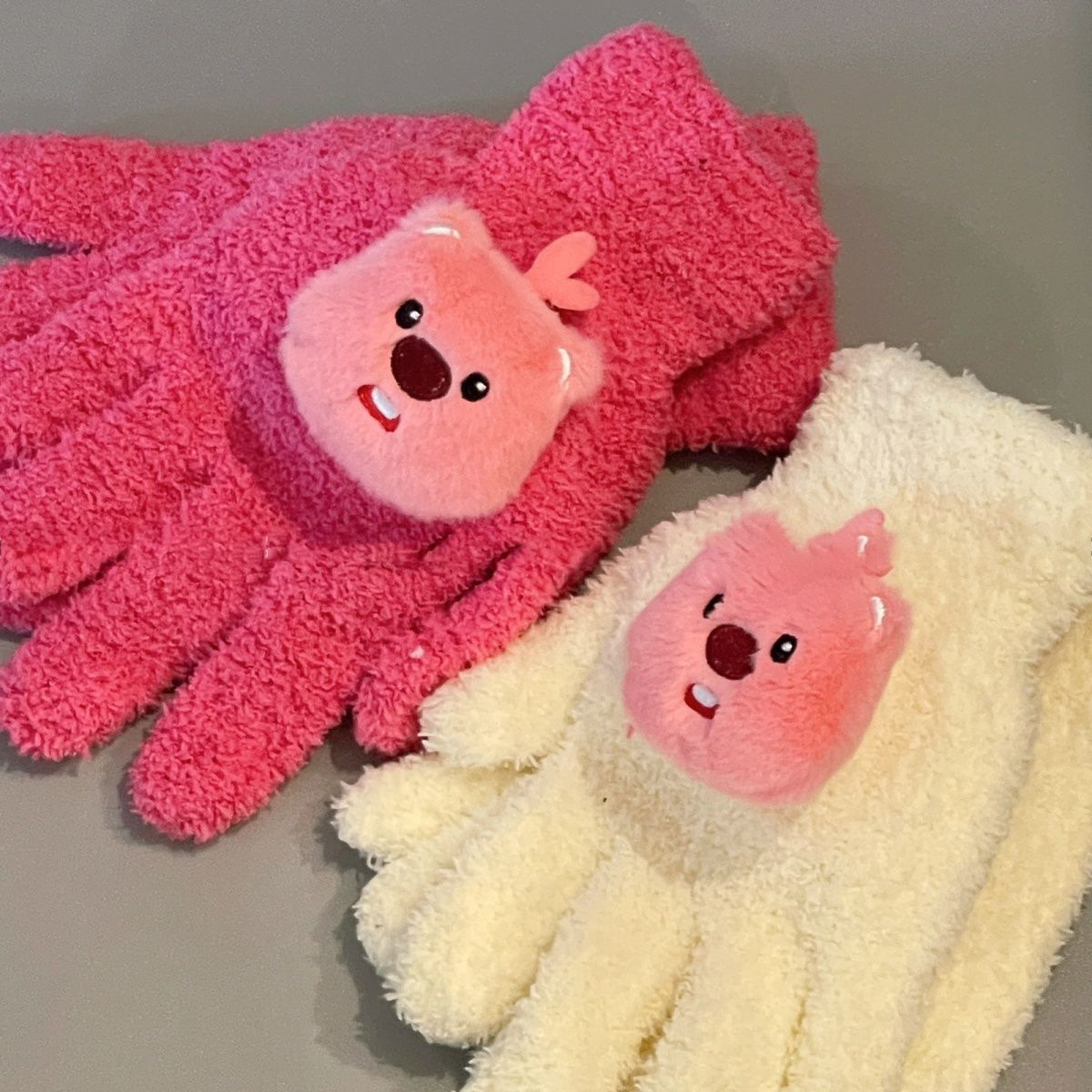 Little Red Book same style gloves cute little beaver loopy plush gloves coral velvet student riding finger gloves