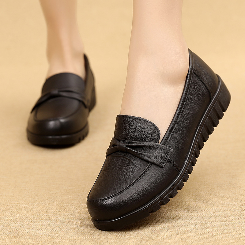 New cowhide mother women's shoes soft soles middle-aged and elderly casual shoes comfortable flat soles mother shoes factory direct wholesale