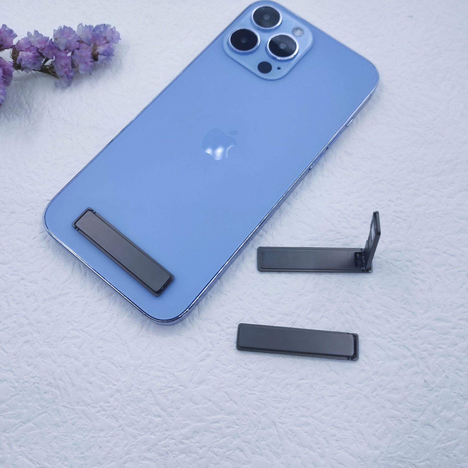 Hollow desktop bracket thin charging treasure support bracket card magnetic flip long mobile phone bracket manufacturers