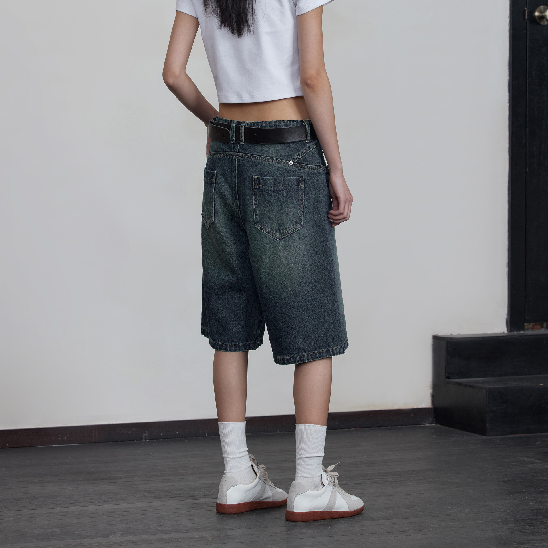 New American Style Retro Washed Old Denim Shorts Women's Vibe Design Sense Loose Straight Five-point Mid-length Pants Cross-border