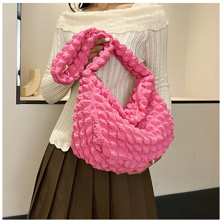 豆の包みの柔らかい質感の大容量の女性のリュックサックの通勤のレジャーのシュークリームの雲の包みの日韓の新型のしわの包み|undefined