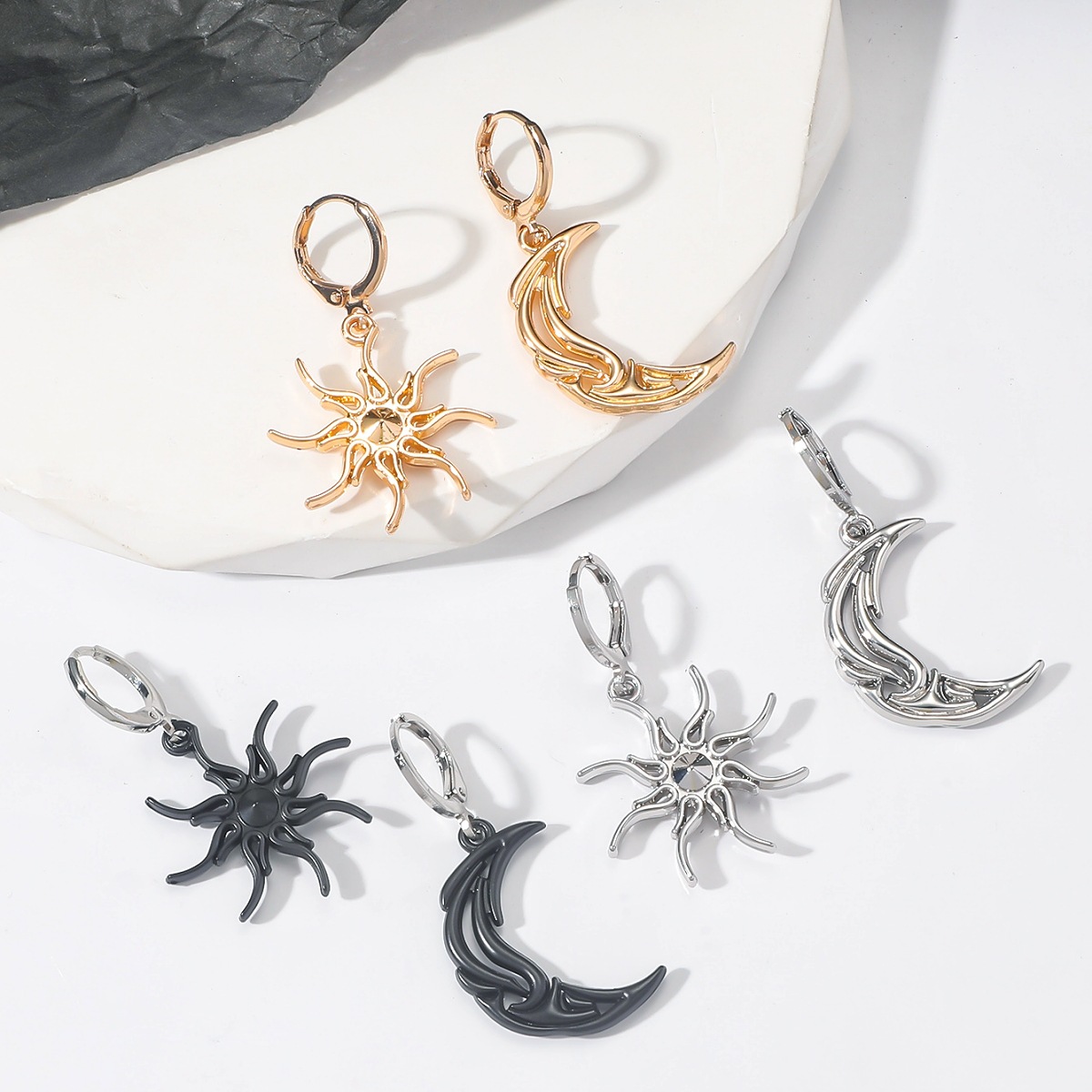 Cross-border New Simple Sun Moon Earrings Distinctive Asymmetric Abstract Earrings Short Hollow Star Moon Earrings