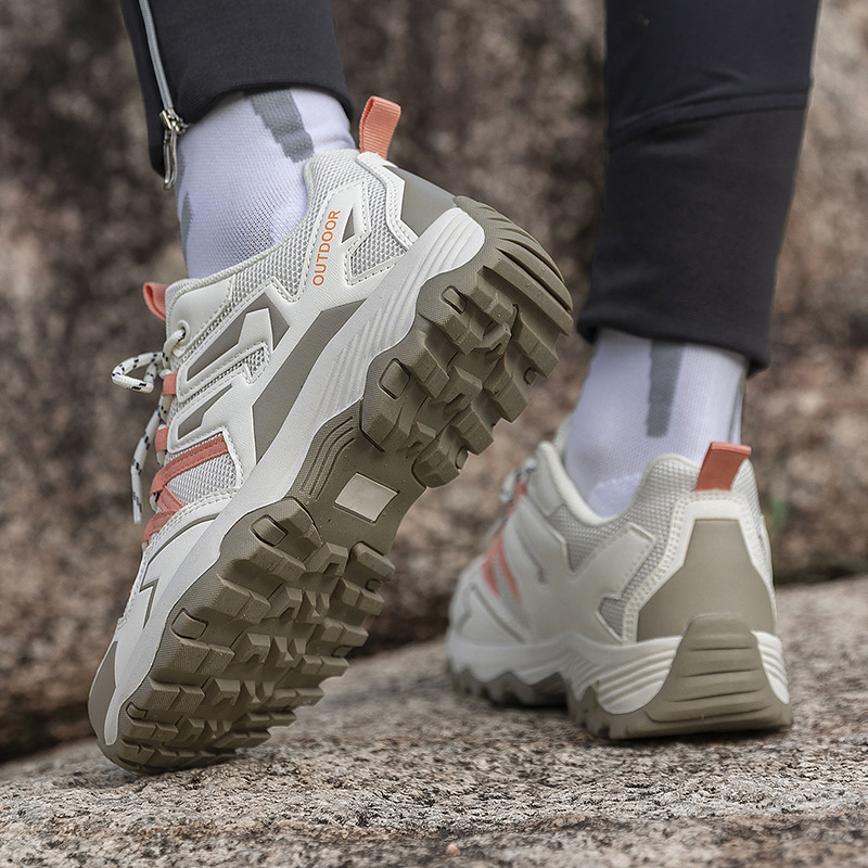 Couple outdoor sports hiking shoes non-slip wear-resistant fashion camping hiking shoes men's anti-collision breathable climbing shoes for women