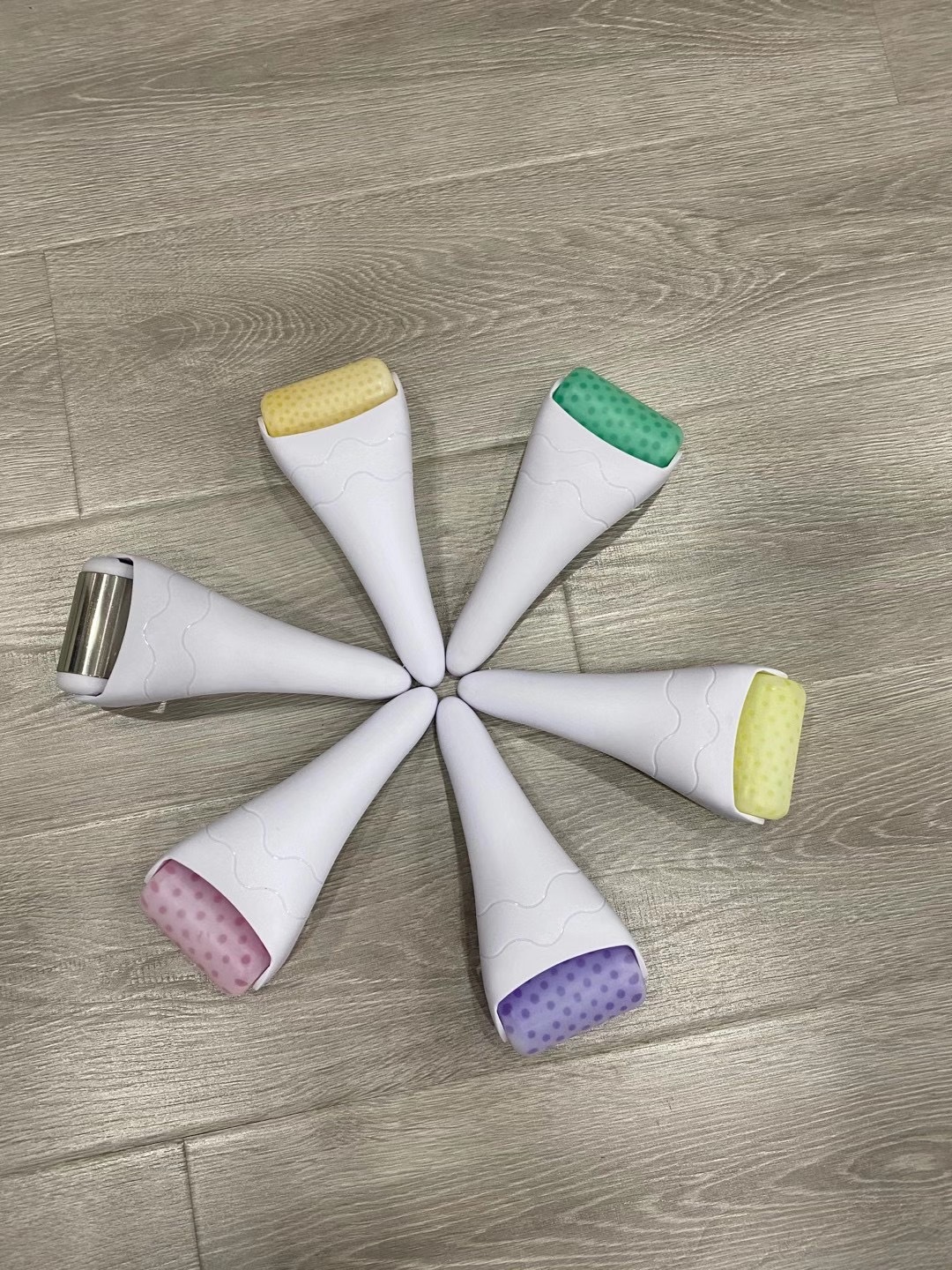 New Household Face Ice Roller Cold Compress Plastic Ice Roller Beauty Instrument Massage Care Auxiliary Beauty Instrument