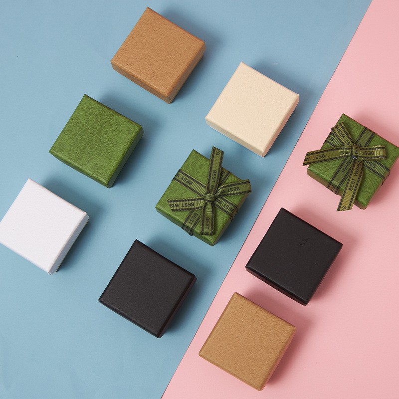 Factory spot small jewelry box green ring box simple jewelry packaging box heaven and earth cover necklace box with sponge
