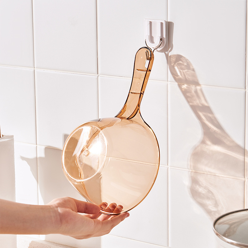 Creative acrylic water spoon thickened long handle water scoop kitchen household transparent water scoop baby bath scoop wholesale
