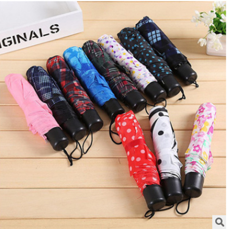 Wholesale Creative Three Folding Inverted Plaid Umbrella Mini Portable Business Sunny Umbrella Subway Station Stall Umbrella