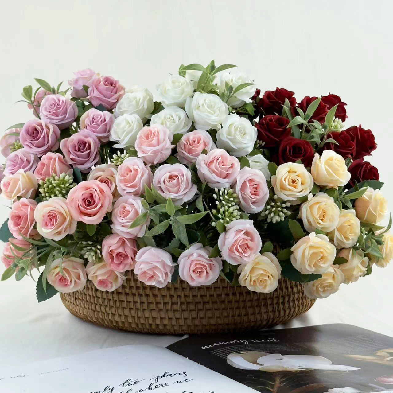 New foreign trade wholesale simulation flower wedding bouquet Rose holding flower small flower decoration high-grade rose