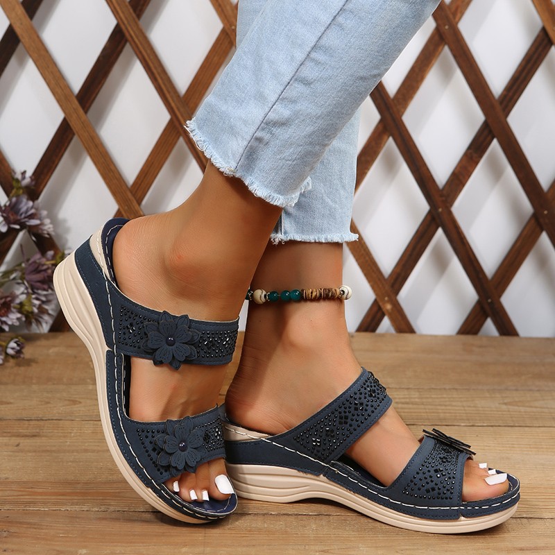 Cross-border foreign trade plus size 2022 summer new women's retro casual flower wedge beach sandals in stock