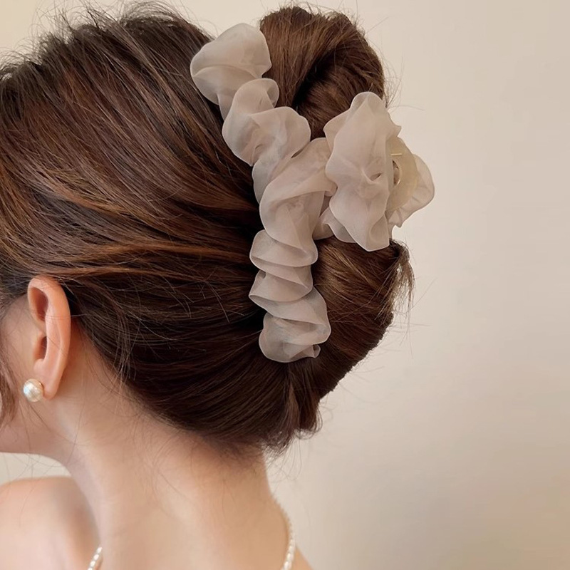 Korean version of the super fairy summer pleated mesh hairpin for women on the back of the head with temperament and hair style. Large shark clip with a high-end feel.