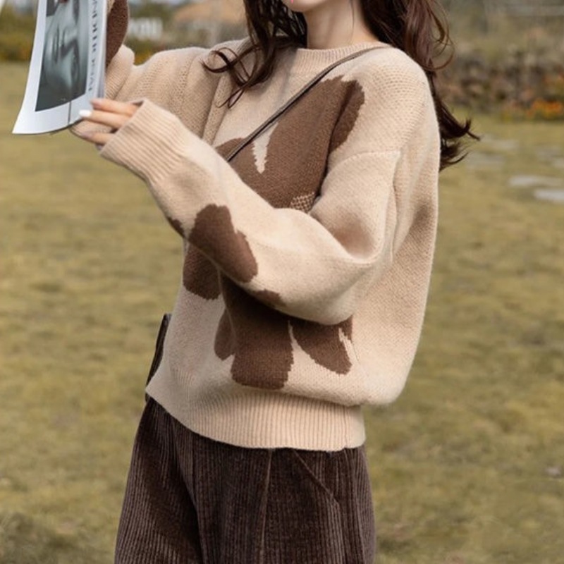 Japanese and Korean Autumn and Winter New Flower Sweater Women's Elegant Loose Lazy Style Design Contrasting Color Jacquard Pullover Sweater