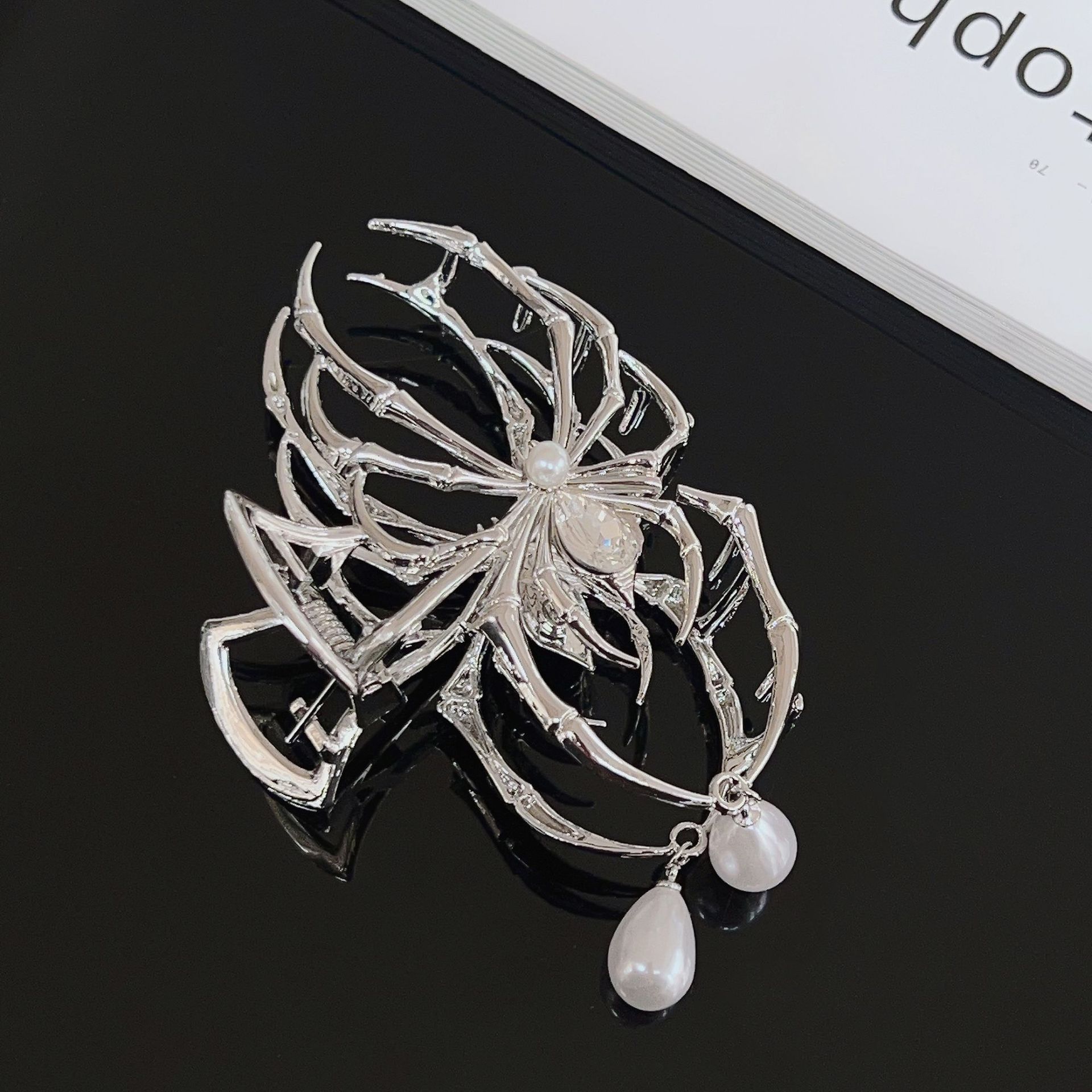 Distinctive Spider Tassel Disc Hair Grab Hair Accessories Back Head Hairpin Children's Hairpin Summer Flower Shark Clip Headwear_voghion.com