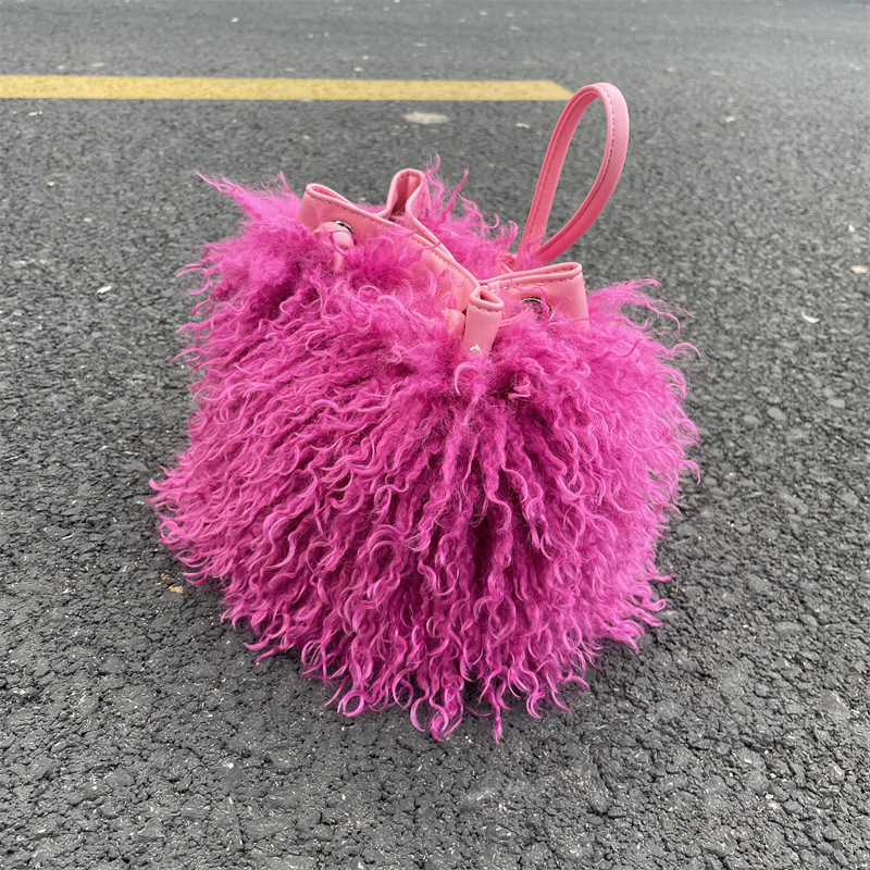 Foreign trade cross-border new imitation beach wool women's portable bucket bag plush bag drawstring hot girl punk style Y2K tassel