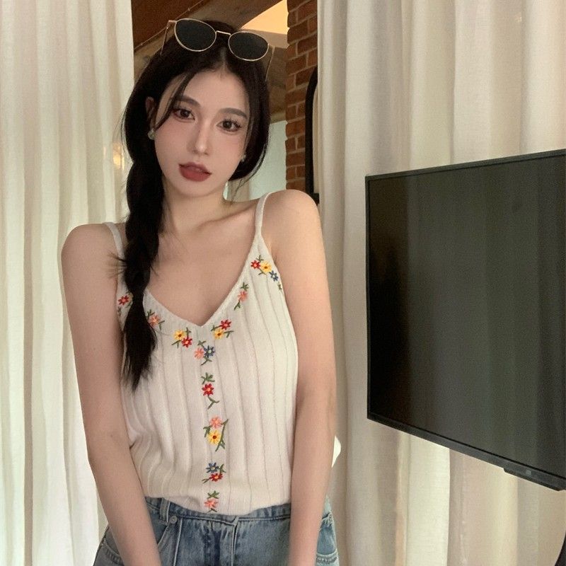 Summer new retro floral embroidered knitted camisole women's hot girl design chic sexy sleeveless top