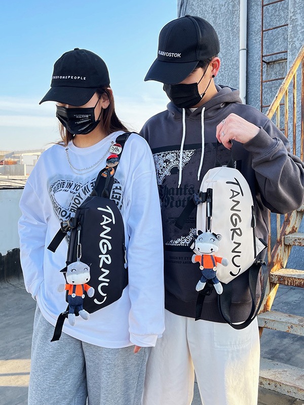 2023 trendy fashion messenger bag boys bag niche sports casual bag women's shoulder bag personalized Japanese chest bag