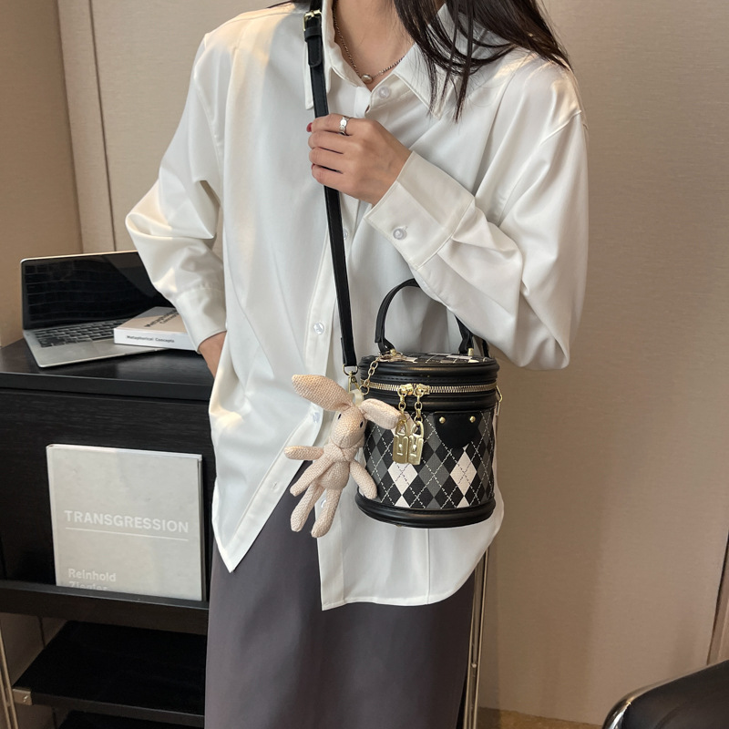 Simple Rhombic Cylinder Bag Women's Bag 2023 New Summer Fashion Casual Crossbody Bag Explosive Portable Bucket Bag Women