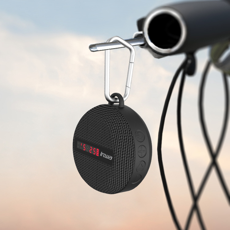 New outdoor riding Bluetooth speaker portable waterproof and dustproof outdoor quick display time display riding speaker