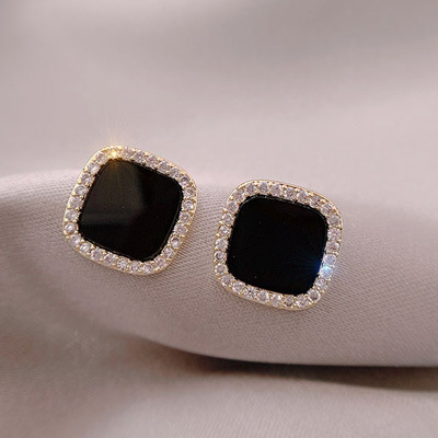 Light luxury style pearl earrings women's wholesale South Korea temperament net red earrings new fashion earrings high sense