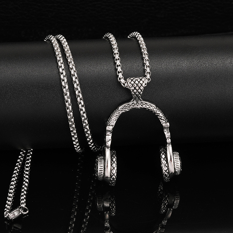 Europe and the United States cross-border explosions rock music headphones pendant necklace jewelry men hip-hop titanium steel long sweater chain wholesale