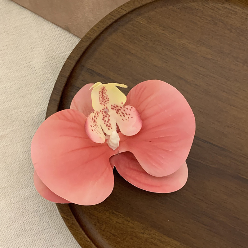 Wearing flower phalaenopsis side clip hairpin in this world, atmosphere feeling, photo, hair clip, seaside holiday hair accessories, headdress_voghion.com