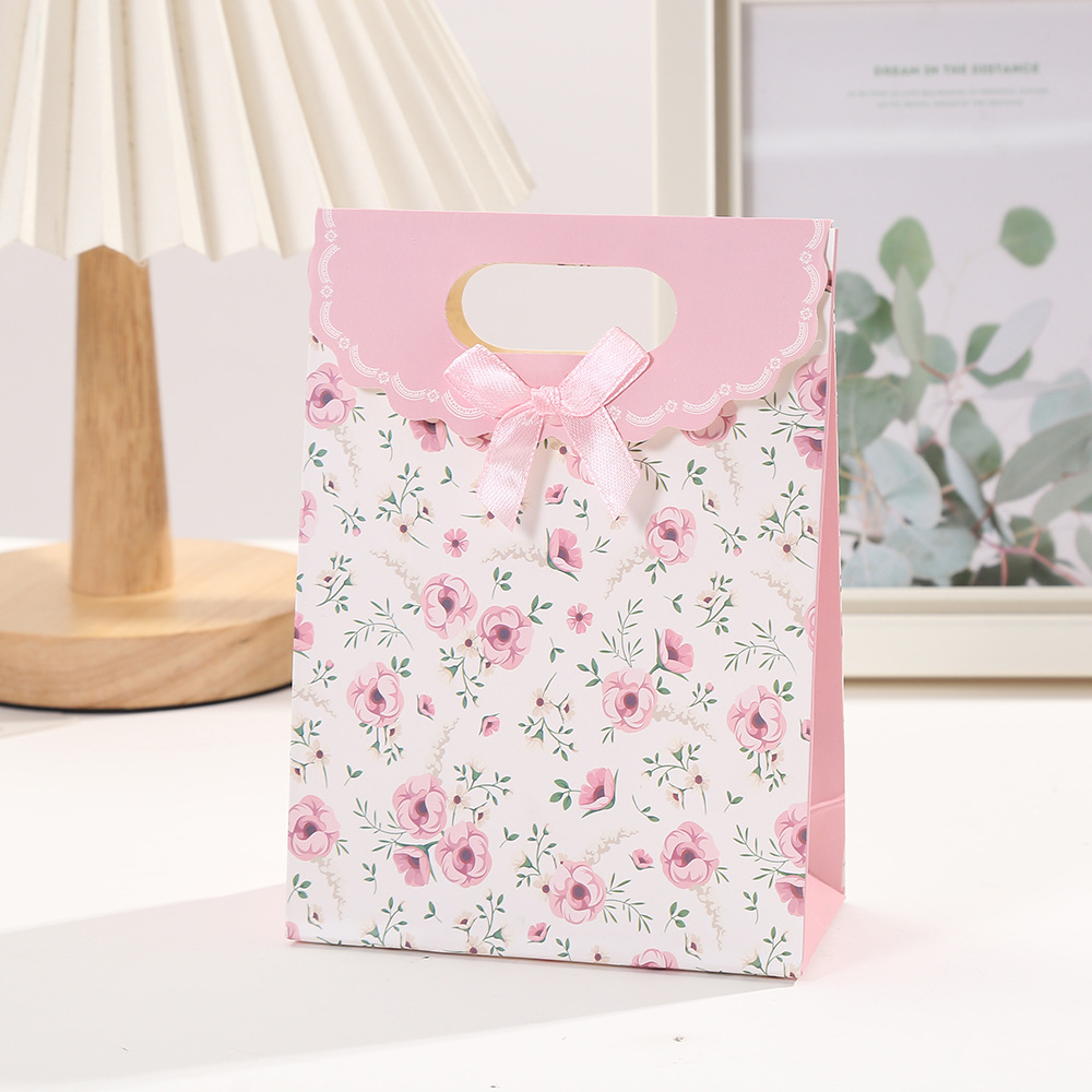 Pastoral style small floral gift bag color printing flip white cardboard bag simple birthday gift bag