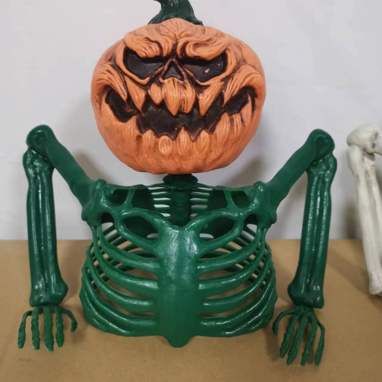 New Halloween haunted house decoration electric half-body luminous skull trick horror toy thriller props wholesale