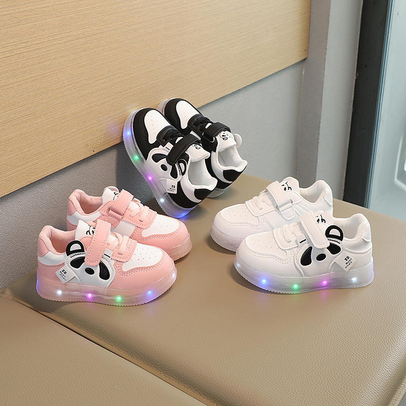 Children's LED light-on shoes 2024 spring new boys and girls panda leather board shoes baby soft bottom non-slip shoes fashion