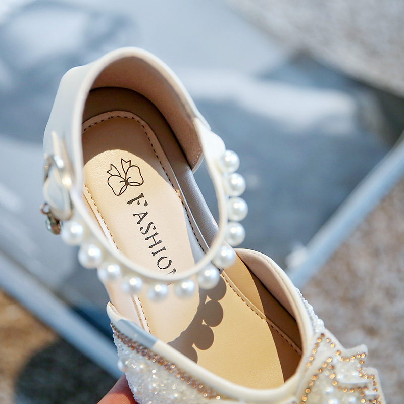 Girls' sandals summer 2022 new spring and autumn single-layer shoes Pearl soft bottom princess shoes little girl children crystal shoes