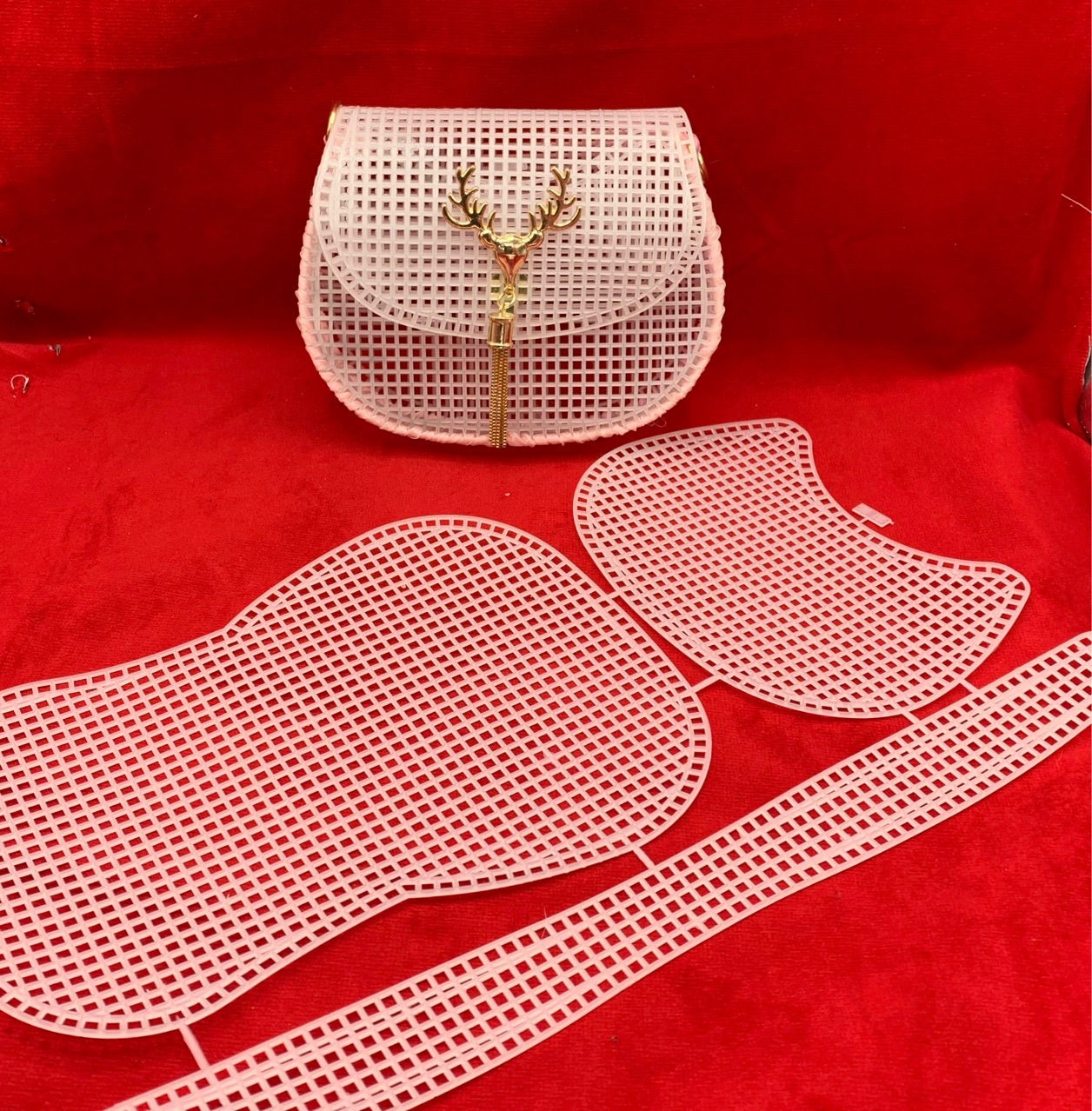 Horseshoe bag mesh liner cross-stitch plastic mesh fabric DIY wool embroidery woven bag accessories can be cut
