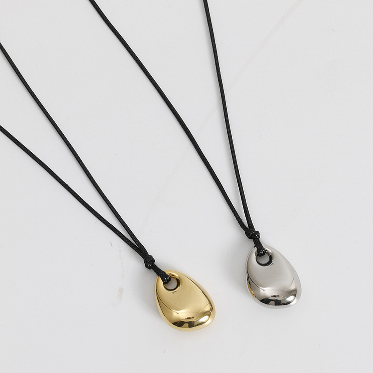新しいファッションの金色の豆の黒い皮の縄のネックレスinsの博主の同じタイプの鎖骨の鎖は簡単で、セーターの首の鎖を合わせます。|undefined