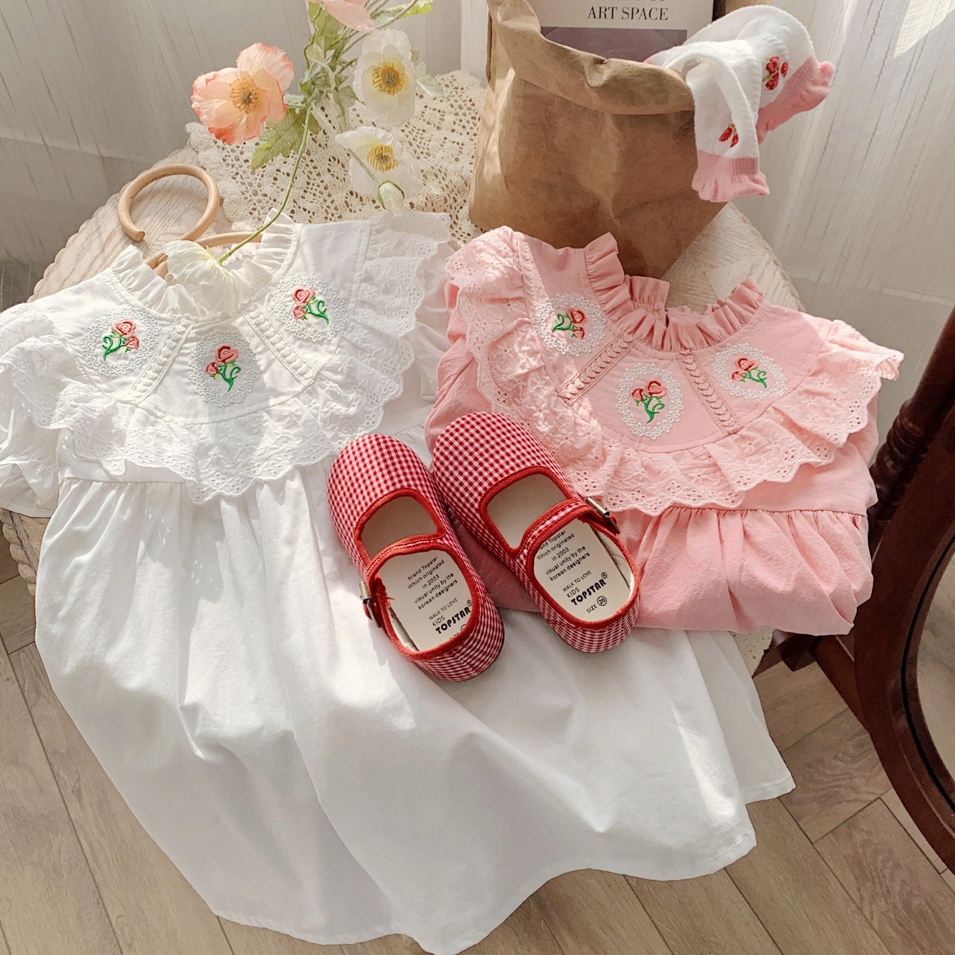 French retro rose embroidery girls dress 2023 Summer lace short sleeve cotton children's skirt wholesale