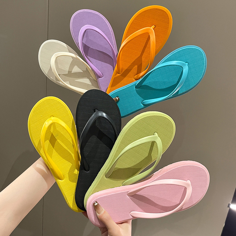 Factory wholesale high-end sense simple flip-flop women's summer new outdoor solid color clip-on beach sandals
