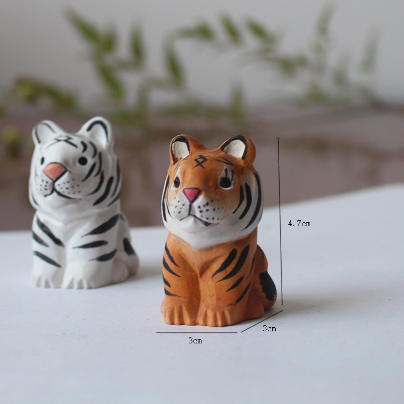 Green Wood fan wooden tiger ornaments can be used as pendants wood carving cartoon cute wood carving gifts