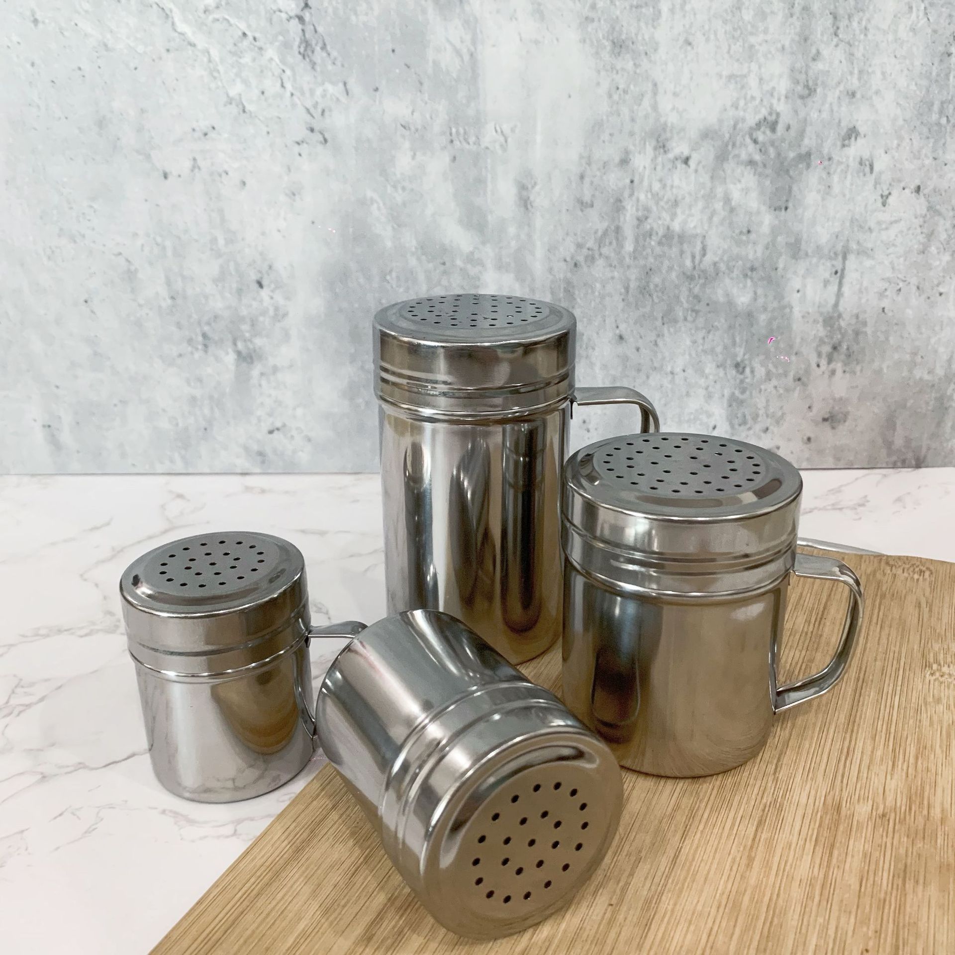 Cross-border Hot Sale Amazon Stainless Steel Powder Scatter with Handle Multi-purpose Dense Hole Powder Siever Outdoor Barbecue Seasoning Bottle