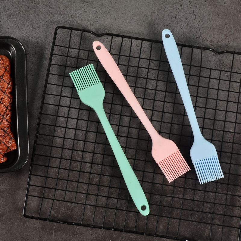 Wholesale spot barbecue brush kitchen silicone oil brush small barbecue silicone brush baking tools large household oil brush