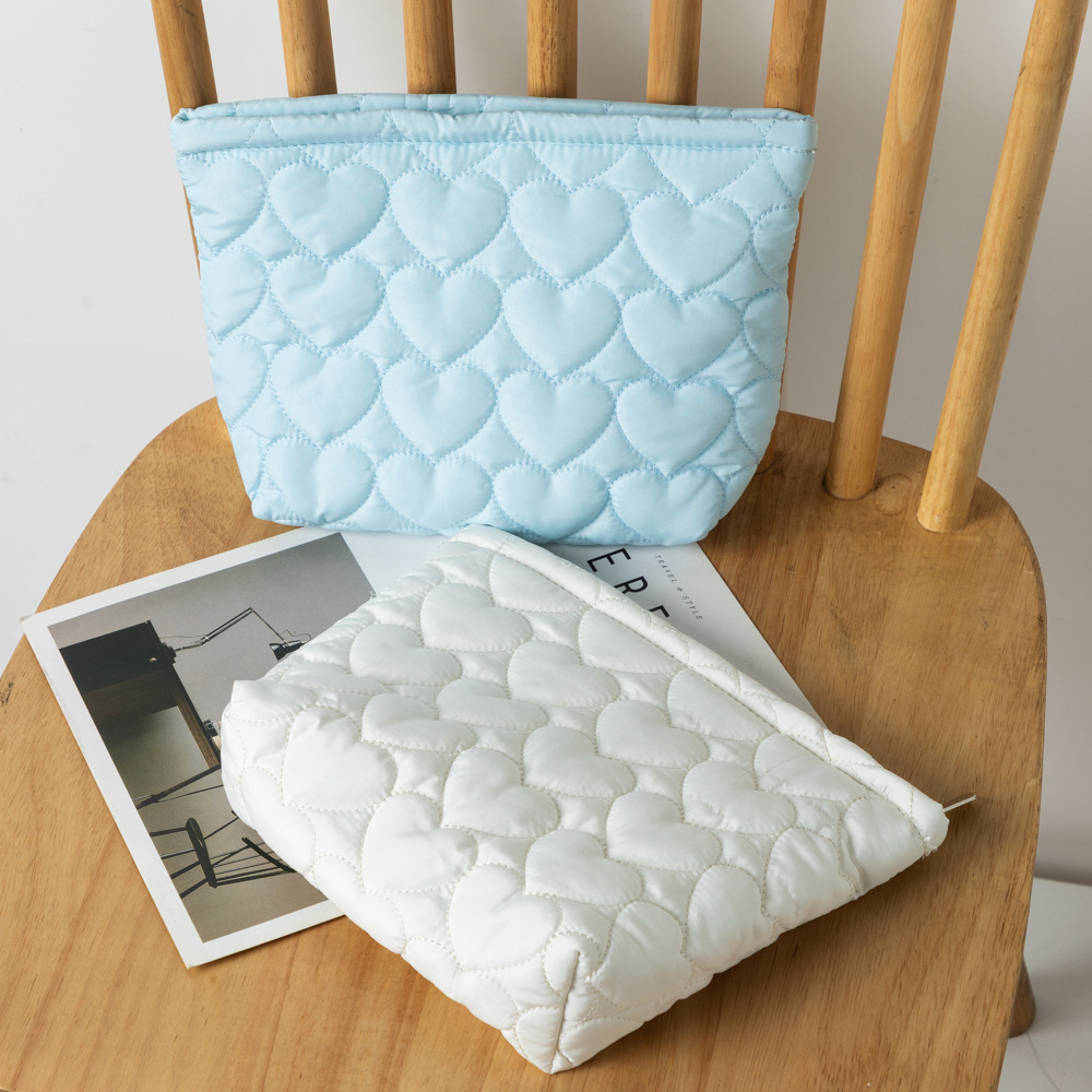 2023 new Japanese and Korean quilted heart clutch liner bag large capacity cosmetic bag lipstick storage bag women's bag